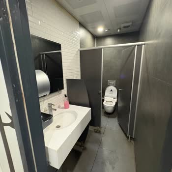 Petrol Ofisi Tuvaletindeki Hijyen Eksikliği Ve İlgisiz Personel