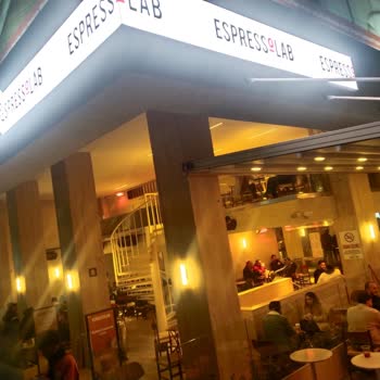 Mecidiyeköy Espresso Lab’da Köpek Ve Hijyen İhmali