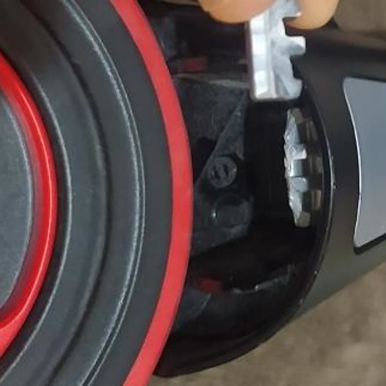 Bosch Unlimited 7 Dikey Süpürge Kilit Mandalı Kırıldı Ücretsiz Parça Değişimi Talebi