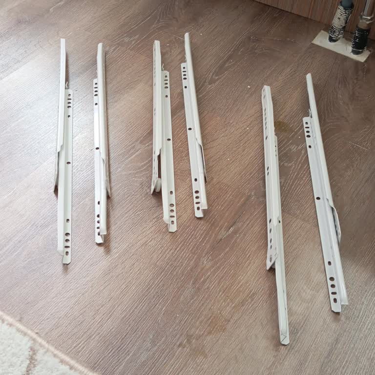 A101 Şifonyerinde Çekmece Rayları Eksik Ve Kurulum İmkansız