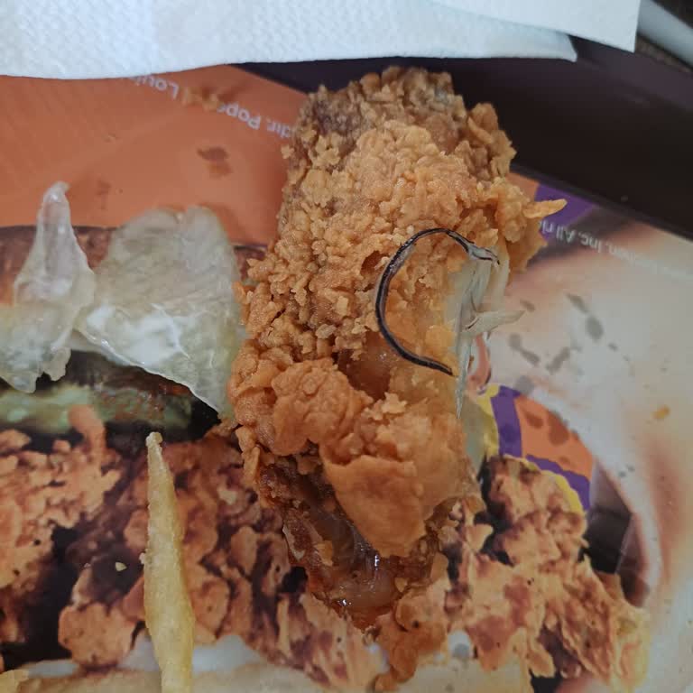 Popeyes’te Yabancı Parça Ve Saygısız Çalışan Tutumu