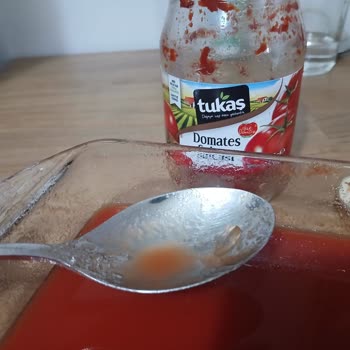 File Market Tukaş Domates Salçası Kavanozunda Cam Parçası Bulundu