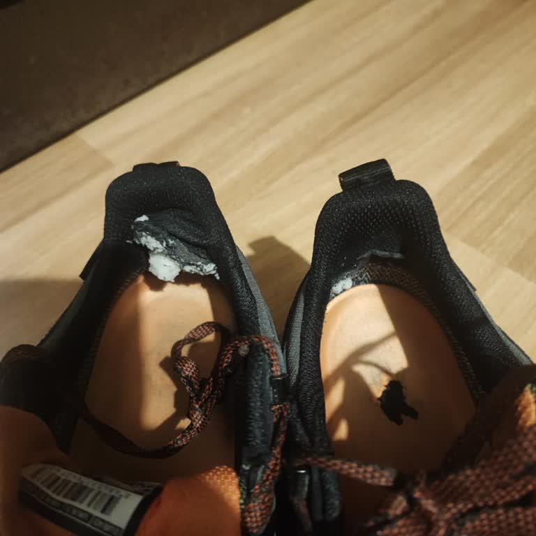 Garanti Süresinde Ayakkabı Deforme, Değişim Reddedildi Ve Yardımsız Müşteri Hizmetleri