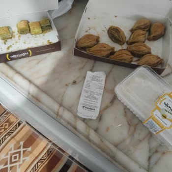 Alimoğlu Baklavası Ve Dondurmasında Yabancı Cisimler: Çocuk Sağlığı Tehlikede