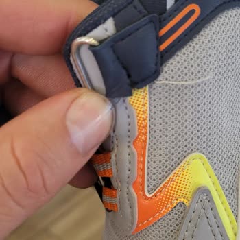 Yırtık Ayakkabı Ve Saygısız Mağaza Personeliyle Yaşanan Mağduriyet