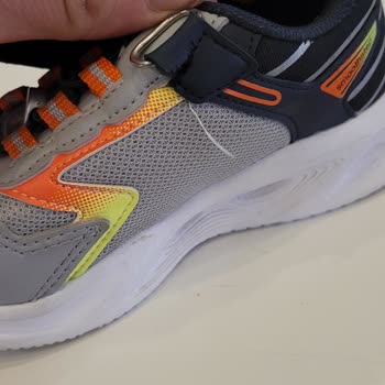 Yırtık Ayakkabı Ve Saygısız Mağaza Personeliyle Yaşanan Mağduriyet