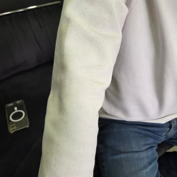 İki Kez Tamir Edilen Derimod Montu Süet Tarafı Kumaşları Boyayıp Parçacık Bırakıyor