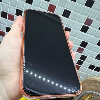 İki Bin Liralık Ekran Koruyucu Çizildi, İade Talebi