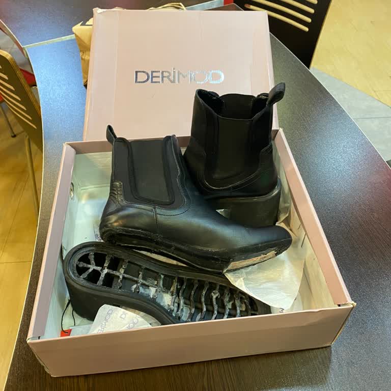 Derimod Susurluk Mağazası Ayıplı Çizme Değişim Talebini İskontosuz Reddetti