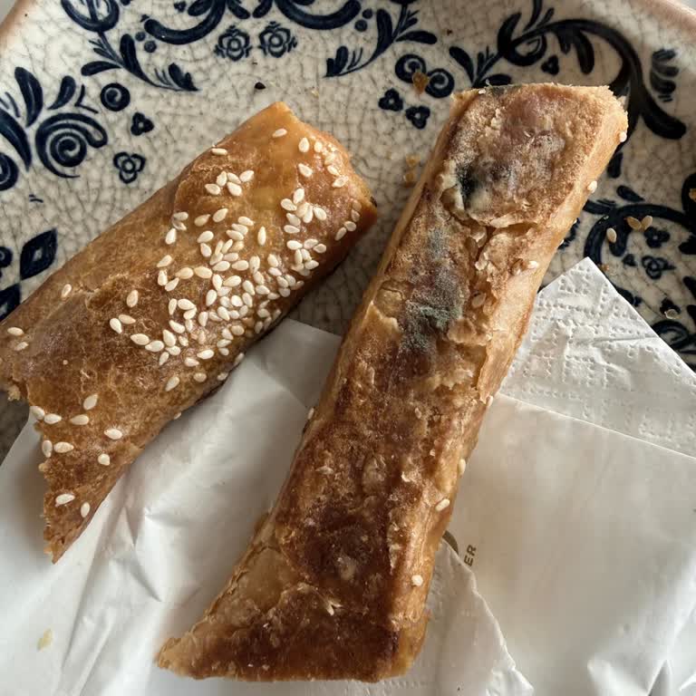 Mado’da Küflenmiş Börek Sunuldu