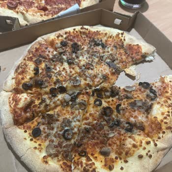 Teslimat Gecikmesi, Yanlış Hamur Ve Eksik Sarımsaklı Kenar