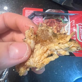 Lezita Piliç Yaprak Döner'de Çiğ Tavuk Parçaları Bulundu