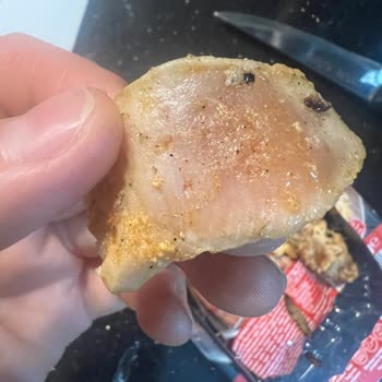 Lezita Piliç Yaprak Döner'de Çiğ Tavuk Parçaları Bulundu