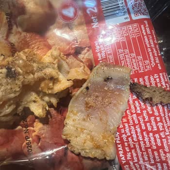 Lezita Piliç Yaprak Döner'de Çiğ Tavuk Parçaları Bulundu