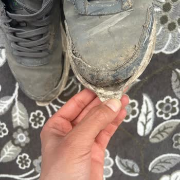 Kısa Sürede Yırtılan Ayakkabının Üretim Hatası Olduğu İddiası Ve Değişim Talebi