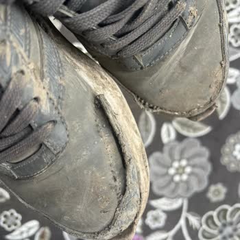 Kısa Sürede Yırtılan Ayakkabının Üretim Hatası Olduğu İddiası Ve Değişim Talebi