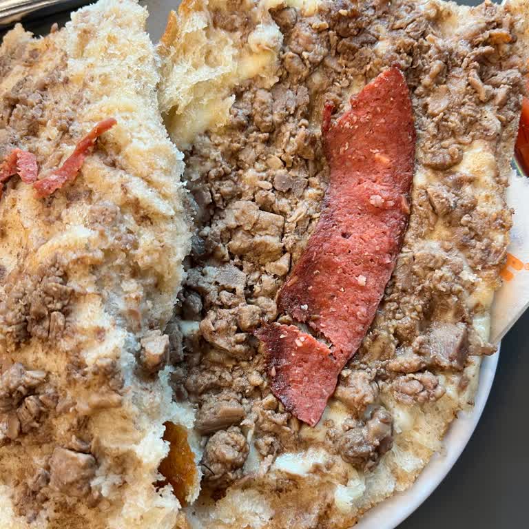 Köfteci Yusuf Şubesinde Sucuklu Kaşarlı Tostta Malzeme Eksikliği Ve Ücret İadesi Talebi