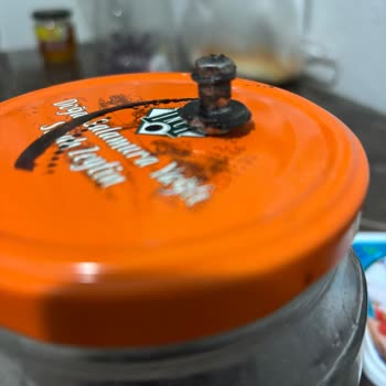 BİM İnci Siyah Zeytininde Vida Çıkması Hijyen Ve Güvenlik Endişesi