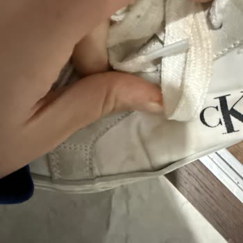 Calvin Klein Sneaker’da Dikiş Problemi Ve Garanti Reddi