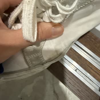 Calvin Klein Sneaker’da Dikiş Problemi Ve Garanti Reddi