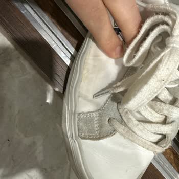 Calvin Klein Sneaker’da Dikiş Problemi Ve Garanti Reddi