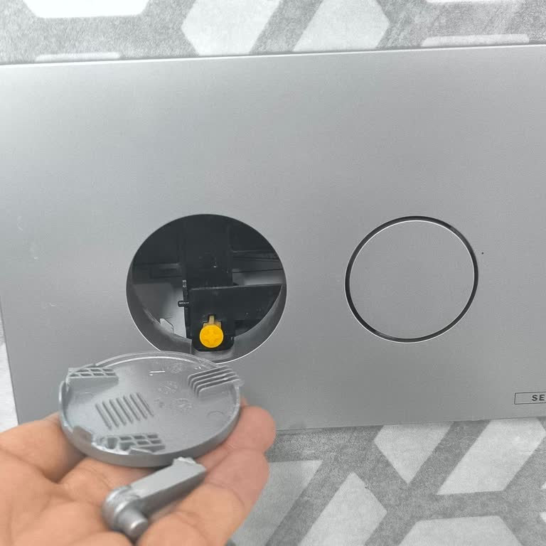 ECA Serel Klozet Paneli Sol Tuşu Kırıldı, Ücretsiz Parça Değişimi Talep Ediyorum