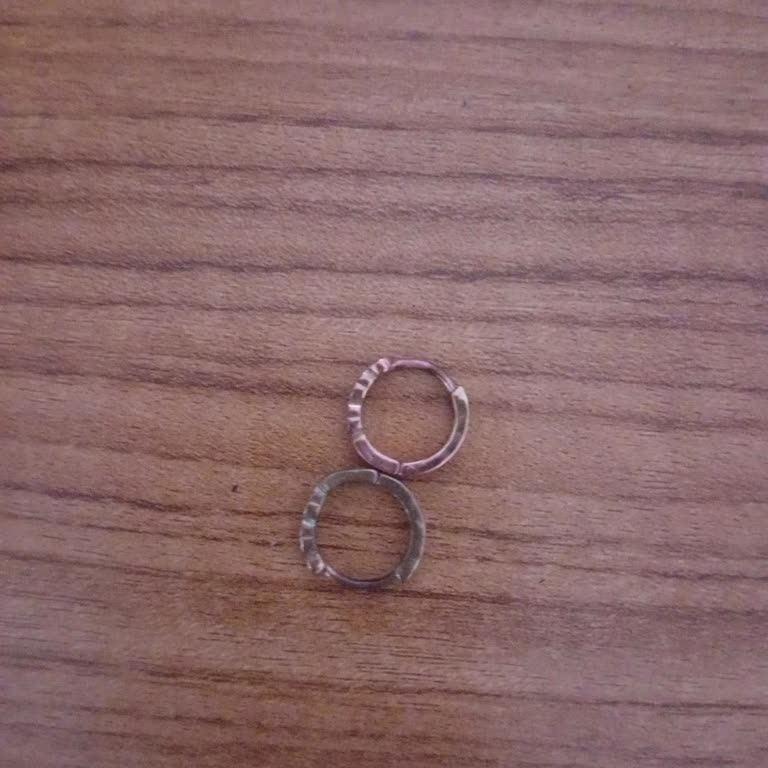 Kısa Sürede Kararan Çelik Küpeler Sağlık Endişesi Ve İade Talebi