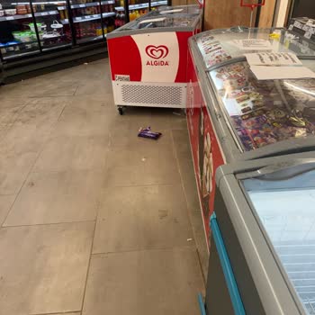 A101 Başiskele Mağazasında Kaba Personel Ve Dağınık Ortam