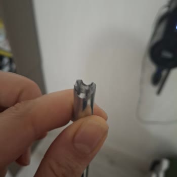 Direksiyon Demiri Hızla Kırıldı Ve Akülü Araba Dayanıksız