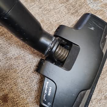 Electrolux Hygienic 800 Süpürgelerinin Başlıkları Aynı Noktada Kırıldı Üretim Hatası Şüphesi