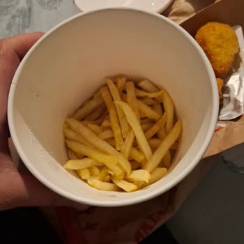 Çengelköy Şubesinde Lezzet Kovası Patatesi Yetersiz Ve Müdürün Saygısız Davranışı