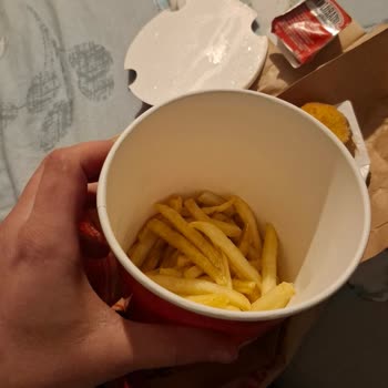 Çengelköy Şubesinde Lezzet Kovası Patatesi Yetersiz Ve Müdürün Saygısız Davranışı