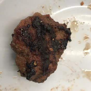 Yanmış Köfte Ve Kirli Servisle Kötü Deneyim