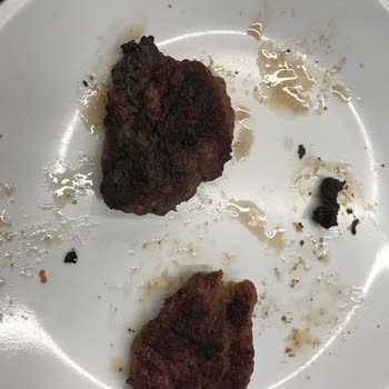 Yanmış Köfte Ve Kirli Servisle Kötü Deneyim