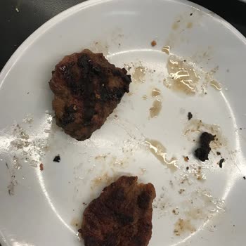 Yanmış Köfte Ve Kirli Servisle Kötü Deneyim