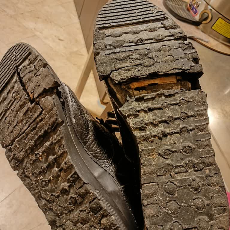 İnci Ayakkabısının Tabanı İlk Gün Eridi, Değişim Talebi