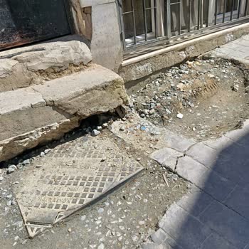 Kaldırım Boşluğu Yaşlılar İçin Düşme Riski