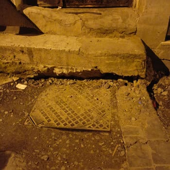 Kaldırım Boşluğu Yaşlılar İçin Düşme Riski