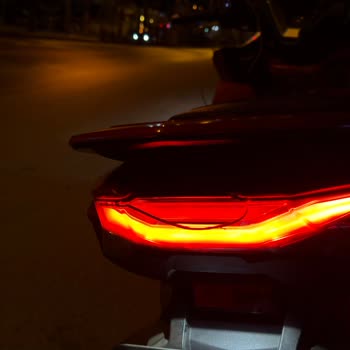 Honda Servisi Arka Stop Camı Çatladı, Tam Set Değişimi Dayatıyor