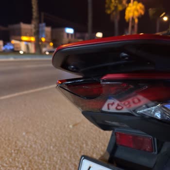 Honda Servisi Arka Stop Camı Çatladı, Tam Set Değişimi Dayatıyor