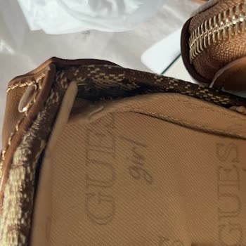 Kusurlu Çanta Değişim Talebinde Mağaza Yetkilisinin Suçlayıcı Tutumu