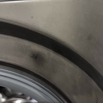 Arçelik Çamaşır Makinesinin Ön Yüzeyindeki Silinemez Siyah Lekeler Ve Ücretsiz Çözüm Talebi