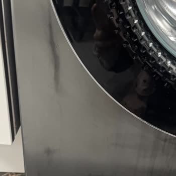 Arçelik Çamaşır Makinesinin Ön Yüzeyindeki Silinemez Siyah Lekeler Ve Ücretsiz Çözüm Talebi