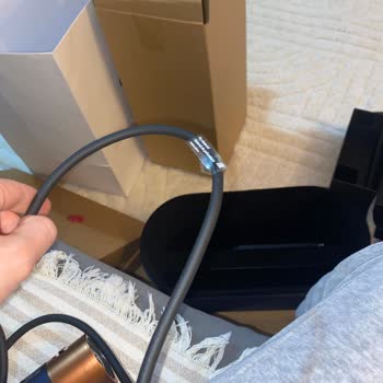 Eksik Kağıt Ve Şüpheli Etiketli Lekeli Dyson Airwrap Ürününde Değişim Talebi