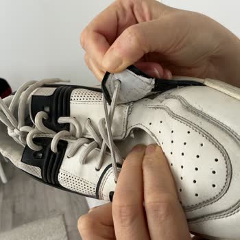 Ayakkabıda Üç Ayda Açılan Dikiş Ve Soyulma, Değişim Talebi