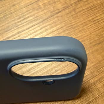 Kısa Sürede Bozulan Orijinal Telefon Kılıfı İçin Ücretsiz Değişim Talebi