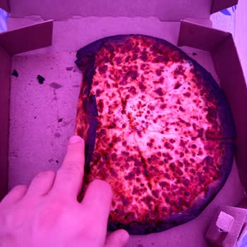 Yanık Pizza Ve Yetersiz 50 TL İade Teklifi