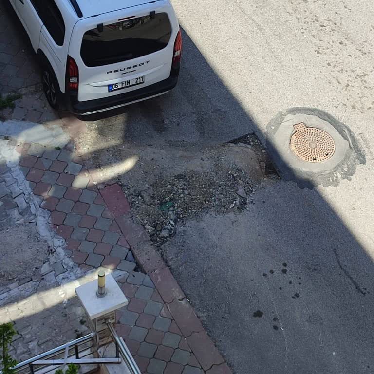 ASKİ Kazısı Sonrası Çamurlu Ve Tozlu Yol, Asfaltlama Bekleniyor