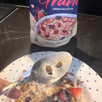 Granola Paketi İçinde Sert Yabancı Cisim