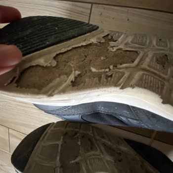 Skech-Air Ayakkabımın Tabanı Kısa Sürede Soyulmuş, Su Geçiriyor, Değişim Talebi